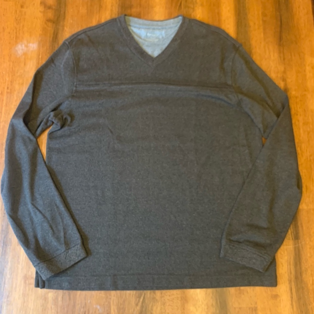 Van Heusen Sweater Large Grey V-neck Long Sleeve Timeless Style casual